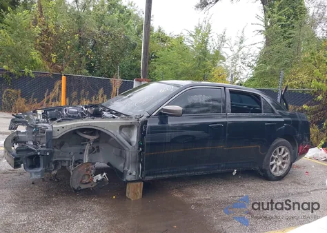 2013 Chrysler 300C John Varvatos Limited Edition из США, поврежденный, VIN 2C3CCADT6DH740978